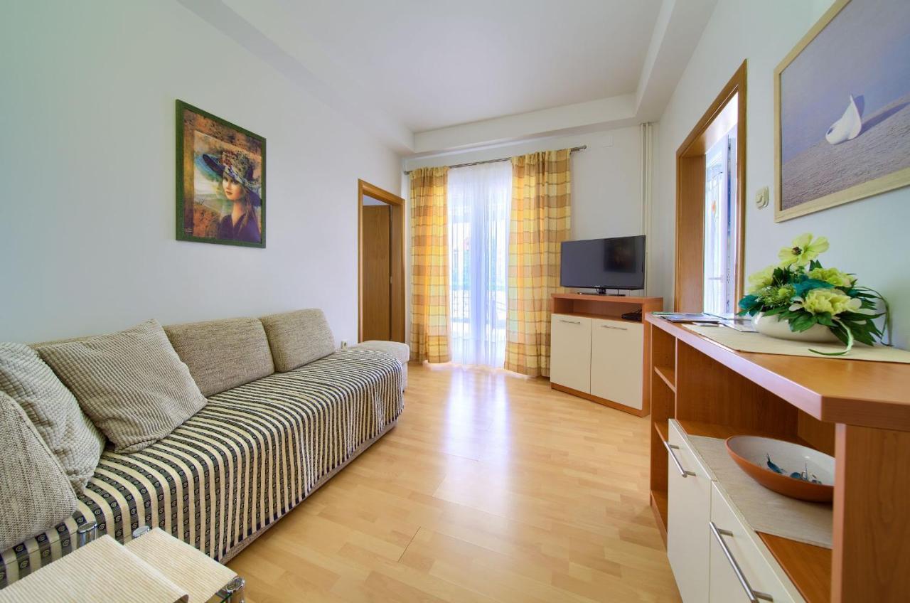 Apartments Jele Malinska Exterior photo
