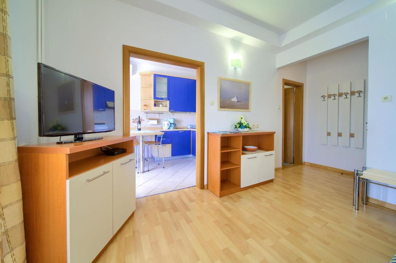 Apartments Jele Malinska Exterior photo